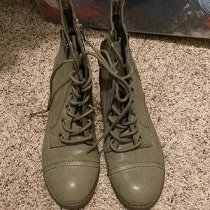 Guess boots size 8 maybe worn once